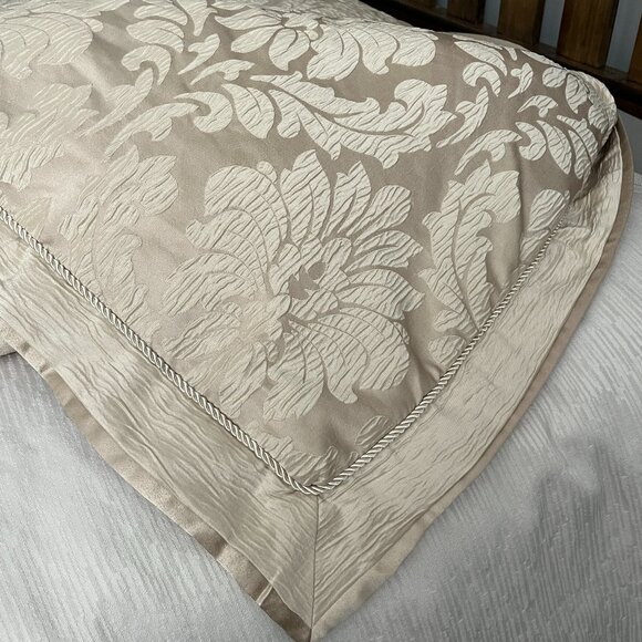 THE BOMBAY COMPANY Taylor Queen Duvet Cover Luxurious Silky Fabric Muted Floral - Picture 1 of 7